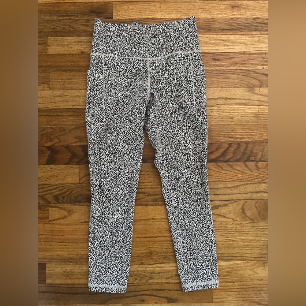 Athleta Salutation Stash II Textured Tight #631936-00 White/Black Sz Small